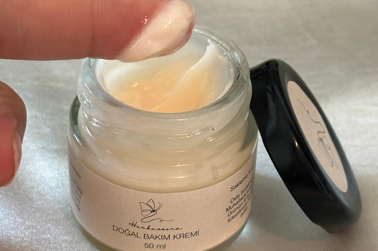 Herbessora – Kuyruk Yağı, Bal ve Aloe Vera Gücüyle Besleyici Krem
