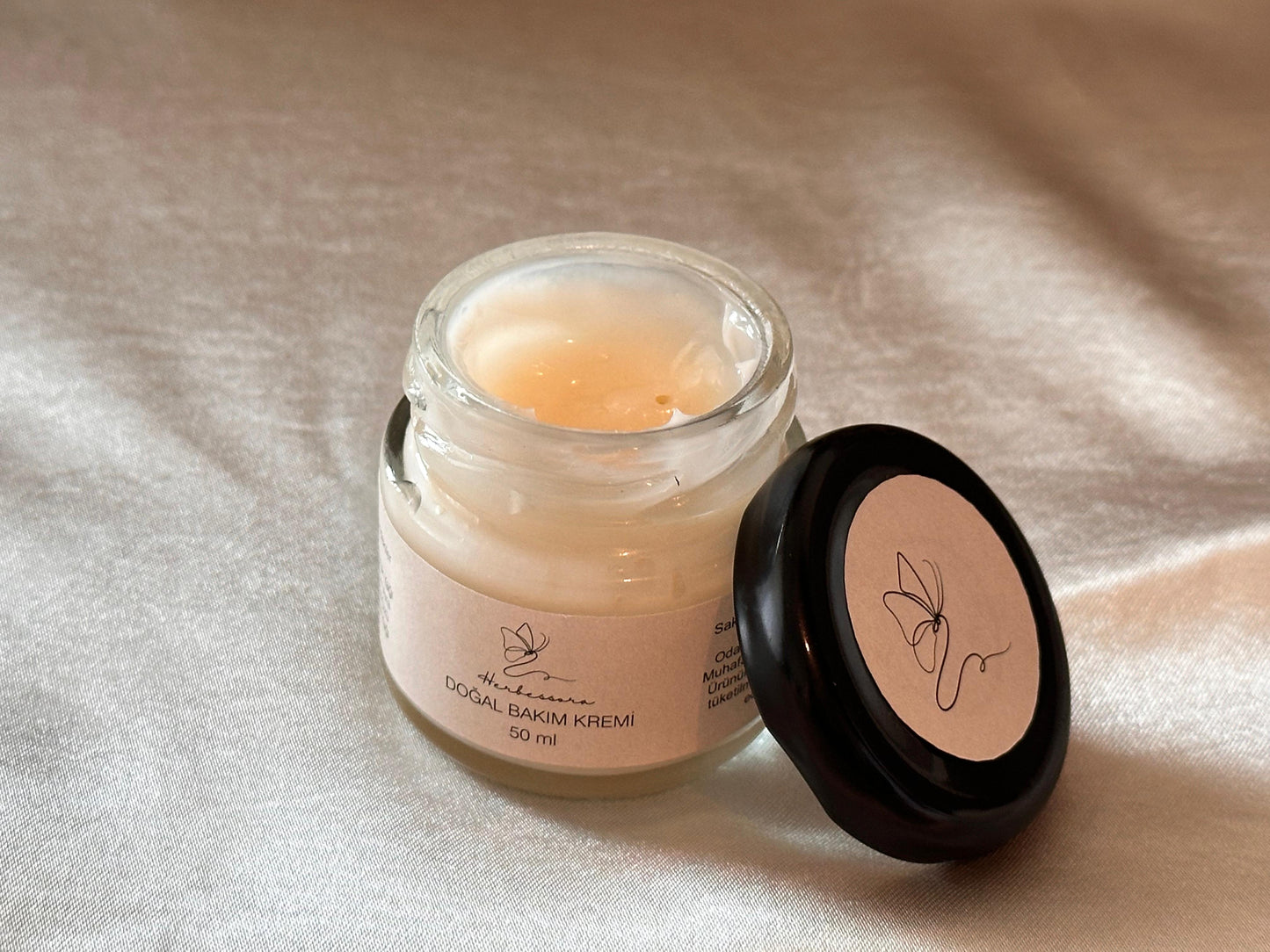 Herbessora – Kuyruk Yağı, Bal ve Aloe Vera Gücüyle Besleyici Krem